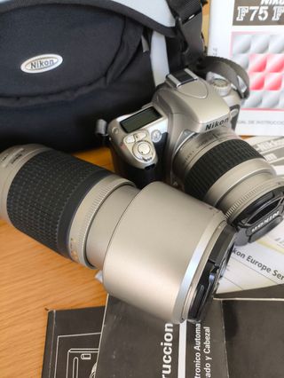 Nikon F75 + 2 objetivos + bolsa