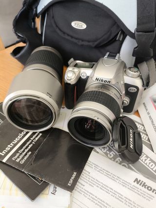 Nikon F75 + 2 objetivos + bolsa