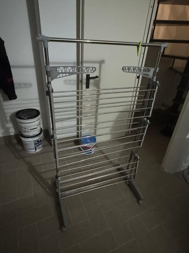 Stendino verticale in metallo