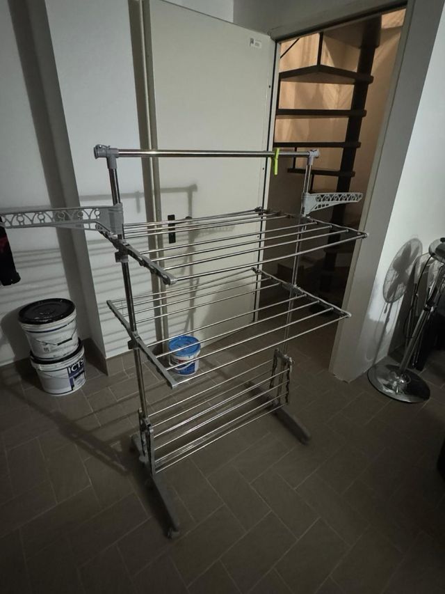 Stendino verticale in metallo