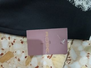 Falda con encaje de tubo