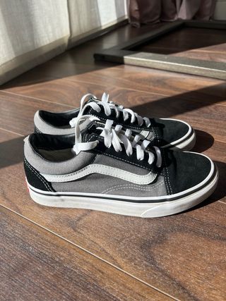 Zapatillas Vans Old Skool Grises y Negras