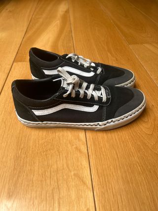 Zapatillas Vans Negras y Blancas