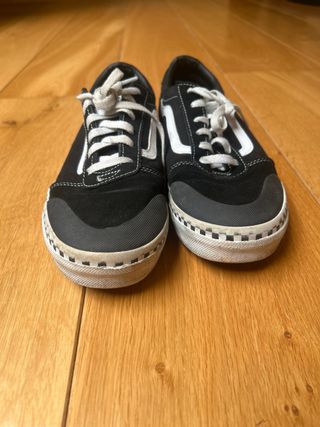 Zapatillas Vans Negras y Blancas