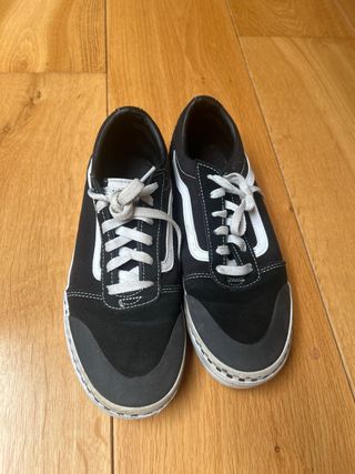 Zapatillas Vans Negras y Blancas