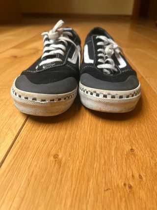 Zapatillas Vans Negras y Blancas