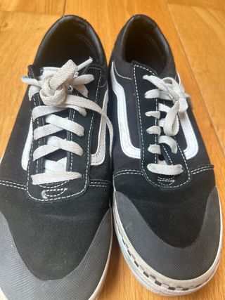 Zapatillas Vans Negras y Blancas