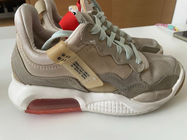 Zapatillas Jordan MA2 Mujer Beige/Gris