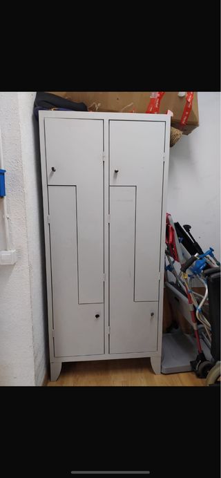 Armadietto in metallo in buone condizioni 180x80x50