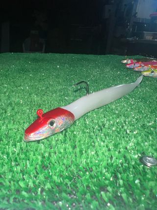 Señuelo tipo anguila con anzuelo