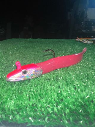 Señuelo tipo anguila con anzuelo