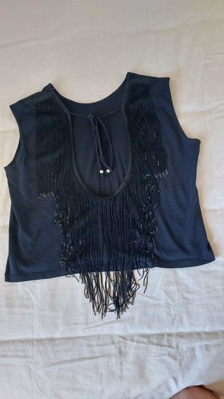 Top negro Zara de tirantes con flecos
