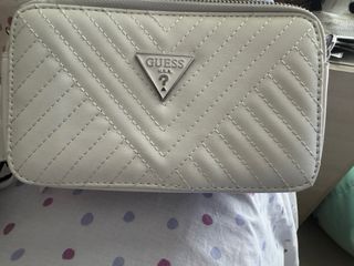 Bolso Guess Blanco Acolchado