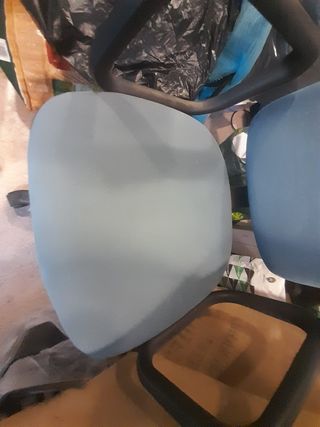 Sillón de oficina azul y negro