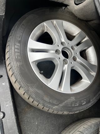 Llanta original Mercedes Benz E300 en 16”