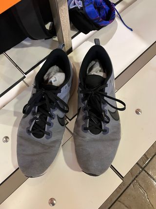 Zapatillas Nike Talla 40 Gris y Negro