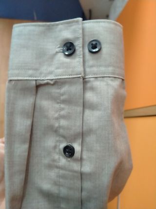 Camisa H&M Beige Manga Larga. Nunca usada.