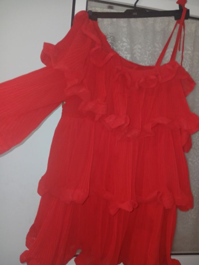 Vestido con volantes rojo