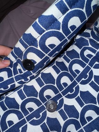 Bolso TOUS azul con estampado geométrico