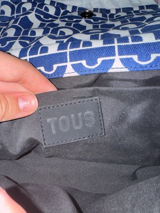 Bolso TOUS azul con estampado geométrico