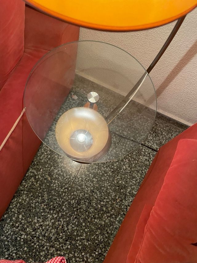 Mesa auxiliar salón cristal y madera