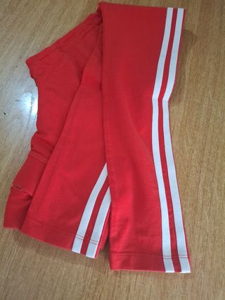 Conjunto deportivo Adidas rojo