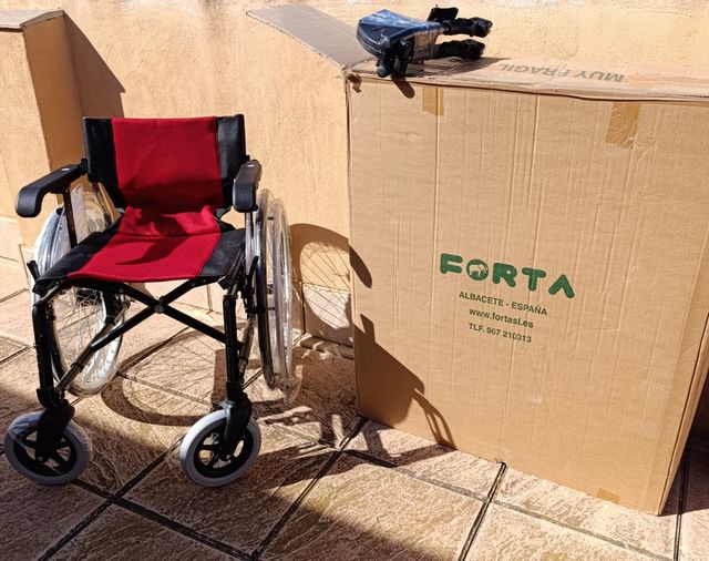 Silla de ruedas FORTA  plegable