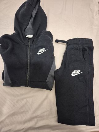 Conjunto chándal Nike negro talla de 7 a 8 años