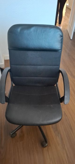 Silla de oficina negra