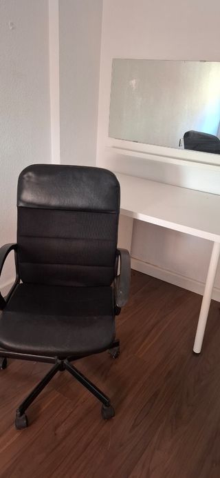 Silla de oficina negra