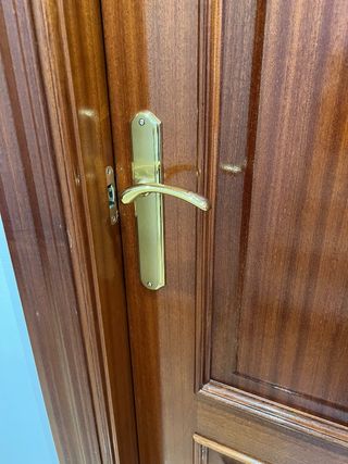 Puertas madera maciza