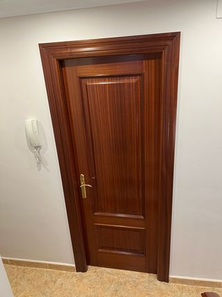 Puertas madera maciza
