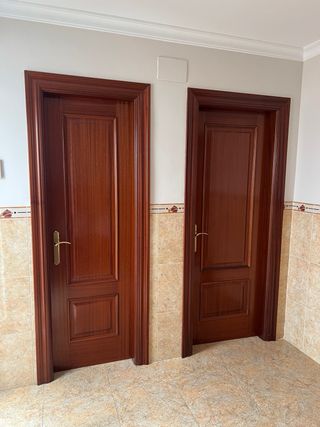 Puertas madera maciza