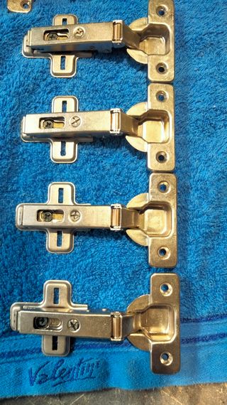 Cerniere (6) per ante di armadi da cucina