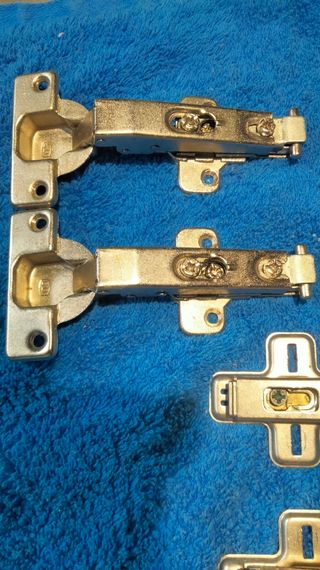 Cerniere (6) per ante di armadi da cucina