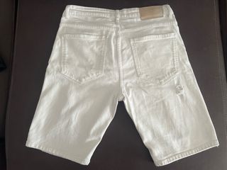 Pantalones cortos rotos blancos