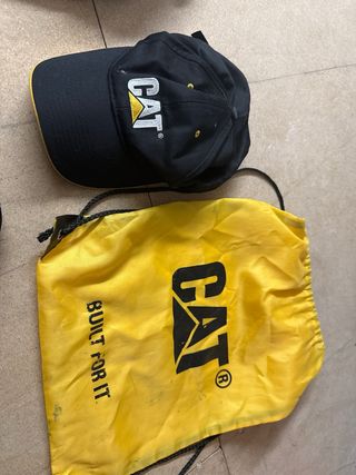 varias gorras 