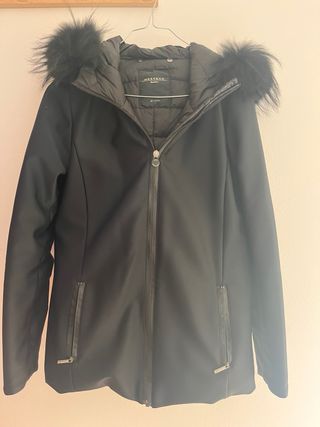 Chaquetón negro Weekend Max Mara con capucha