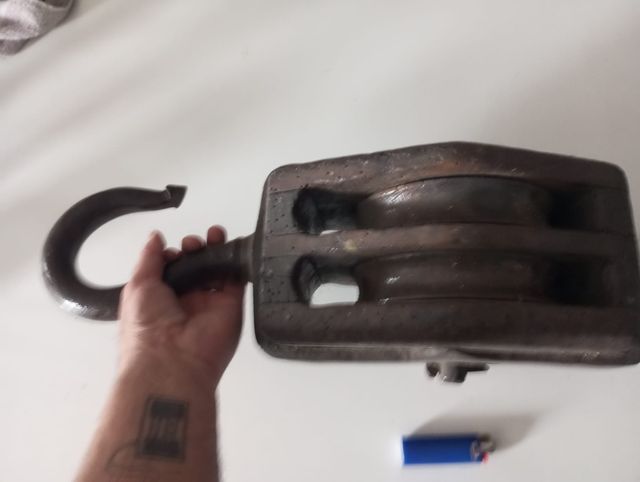 Antica carriola per barche in legno