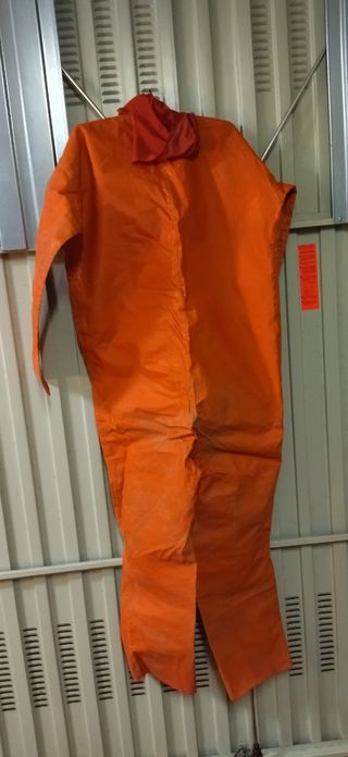 Buzo de espeleología para cuevas húmedas