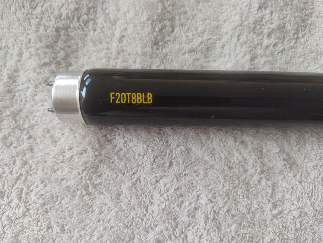 Luz Negra Fluorescente con carcasa