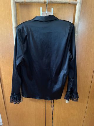 Blusa satén Shein negra con encaje