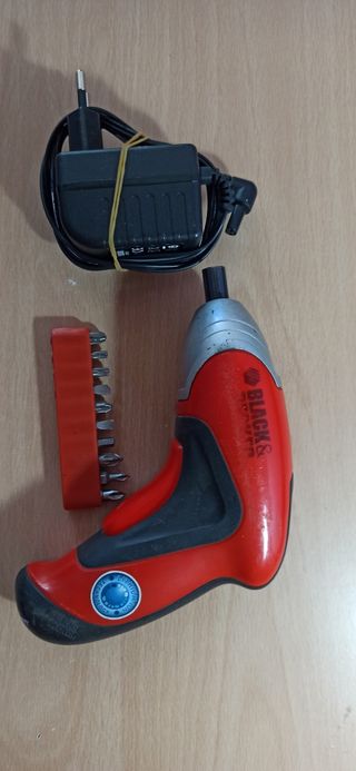 Atornillador Black & Decker + Cargador