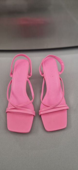 Sandalias rosas de tiras