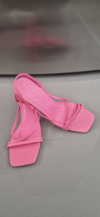 Sandalias rosas de tiras