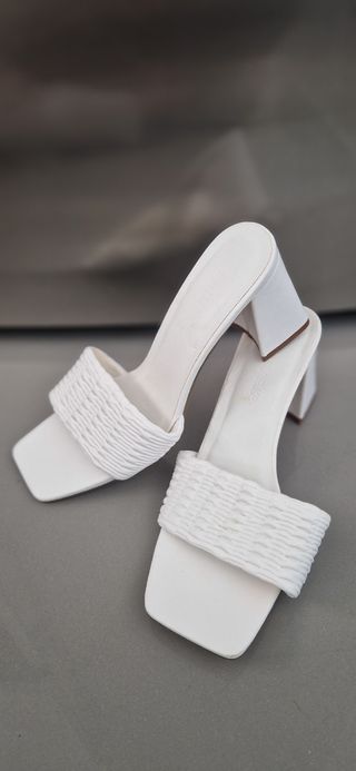 Sandalias rosas de tiras