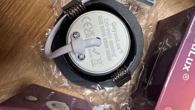 Pack 4 focos LED regulables - Sin Abrir