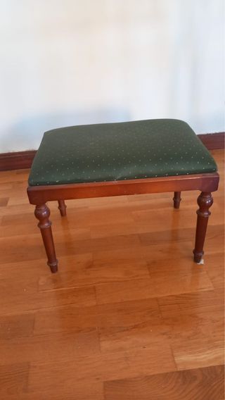 Reposapiés de madera de haya tapizado