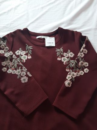 Vestido burdeos bordado sin estrenar