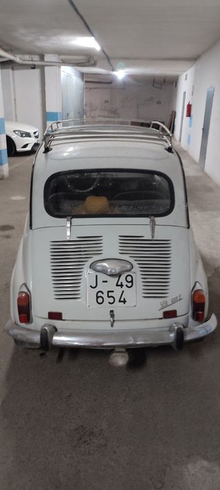 SEAT 600 